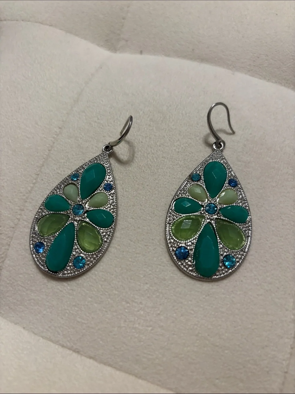 N/A elegant teardrop